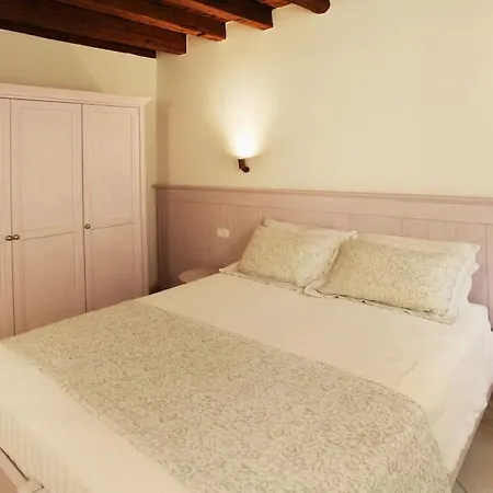 Ca' De L'anzolo Apartament *