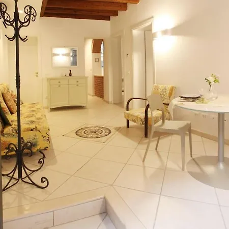 Ca' De L'anzolo Apartament *