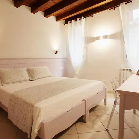 Ca' De L'anzolo * Venise