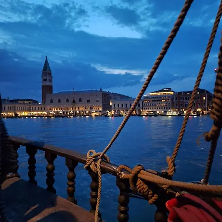 Ca' De L'anzolo * Venise